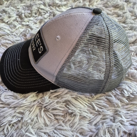 Buc-ees Black Cap Buc-ees Patch Adjustable Mesh Snap Back  Trucker Hat Est. 1982 - Picture 2 of 4